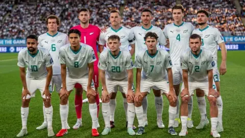 لباس تیم ملی فوتبال نیوزلند لباس تیم ملی فوتبال نیوزلند