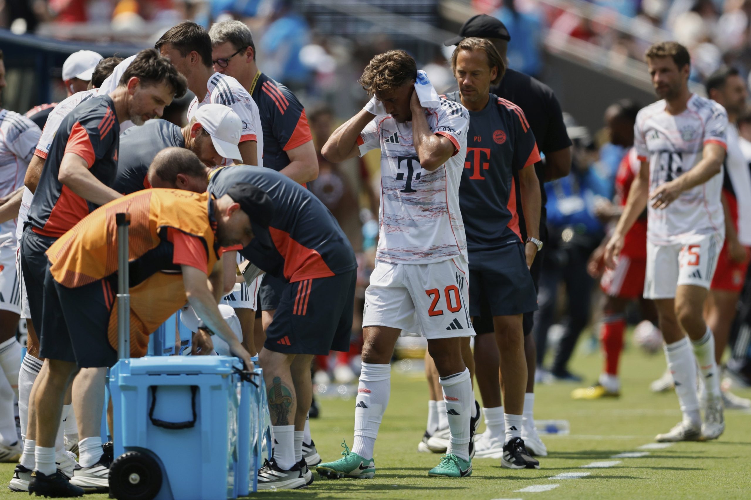 توقف برای نوشیدن آب در فوتبال